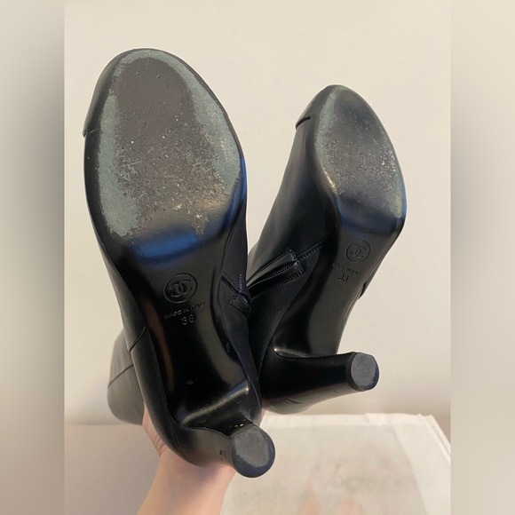 Authentic Chanel leather boots - Picture 7 of 13